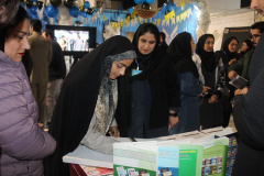 بازدید استاندار خراسان شمالی از غرفه جهاددانشگاهی خراسان شمالی در نمایشگاه هفته پژوهش