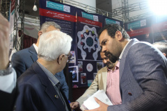 بازدید استاندار خراسان شمالی از غرفه جهاددانشگاهی خراسان شمالی در نمایشگاه هفته پژوهش